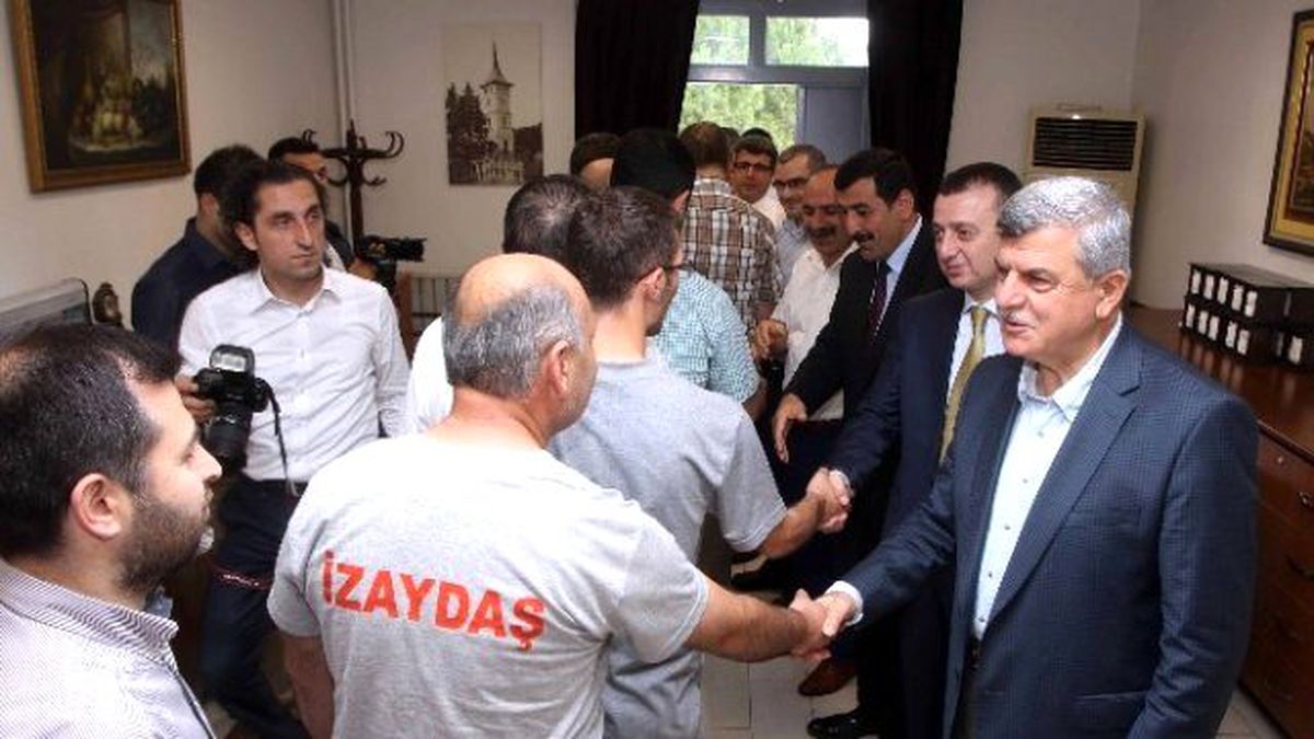 Başkan Karaosmanoğlu, İzaydaş Personeliyle Bayramlaştı
