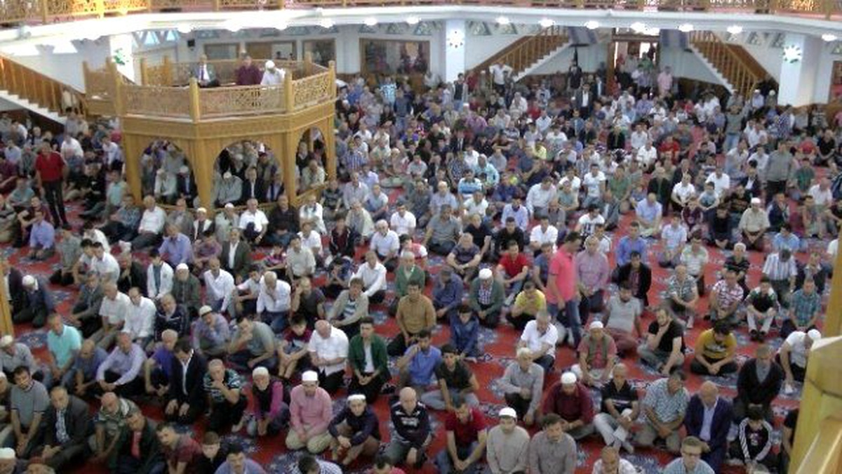 Bayram Namazında Camiler Doldu Taştı