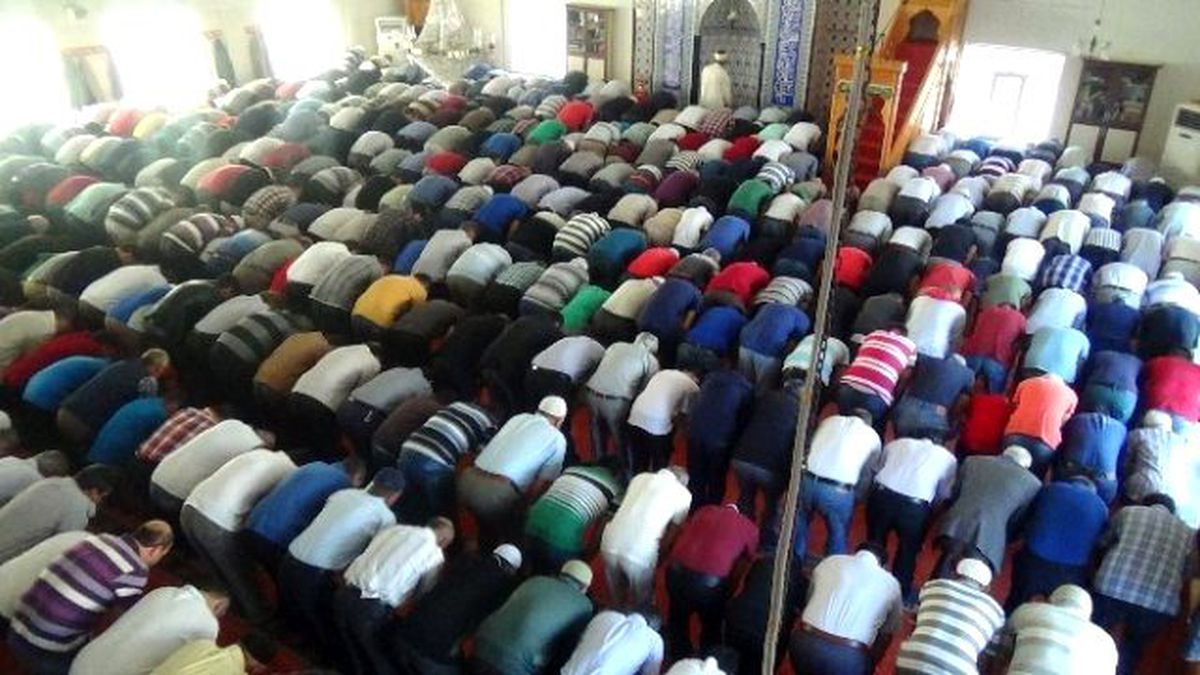 Bayram Namazında Camiler Doldu Taştı
