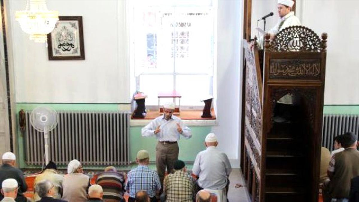 Bayram Namazında İşaret Diliyle Hutbe