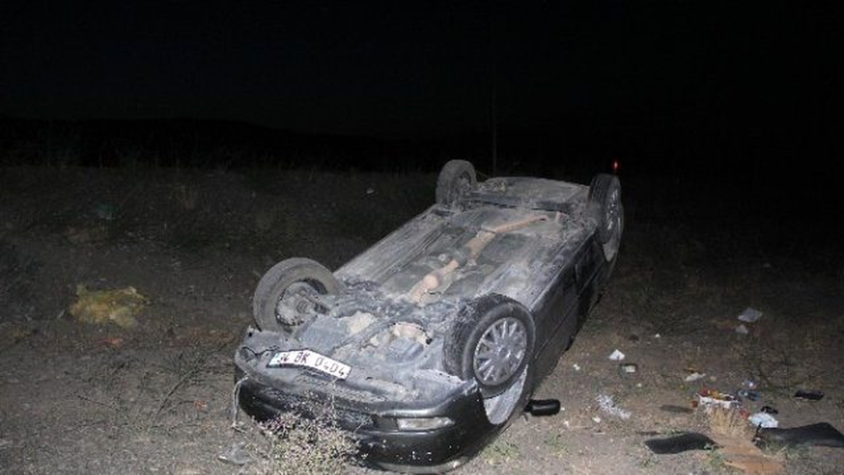 Bayram Tatili Yolunda Takla Atan Otomobilde 5 Kişi Yaralandı