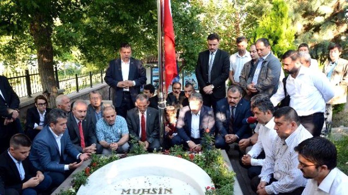 BBP Genel Başkanı Destici, Bayram Namazını Tacettin Dergahında Kıldı