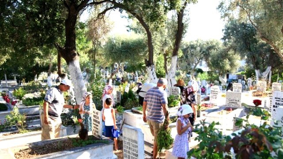Bodrum Mezarlıklarında Bayram Yoğunluğu