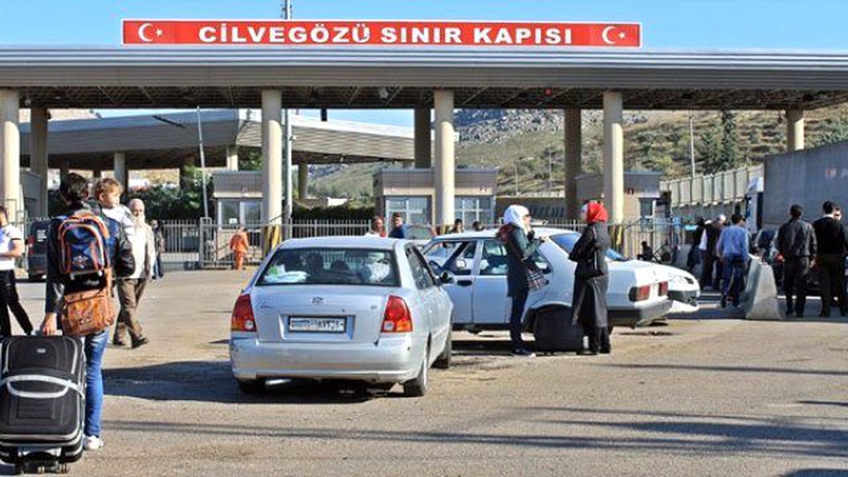 Cilvegözü Sınır Kapısı\'nda Arife Yoğunluğu