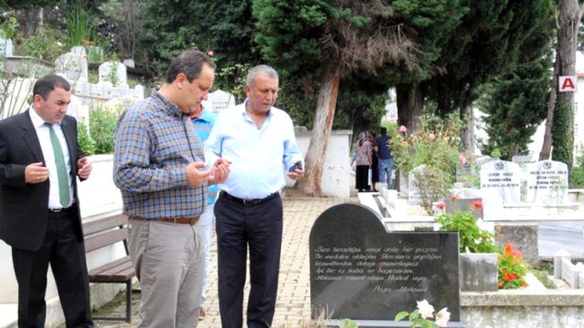 Giresun Belediye Başkanı Aksu, Şehir Mezarlığını Ziyaret Etti