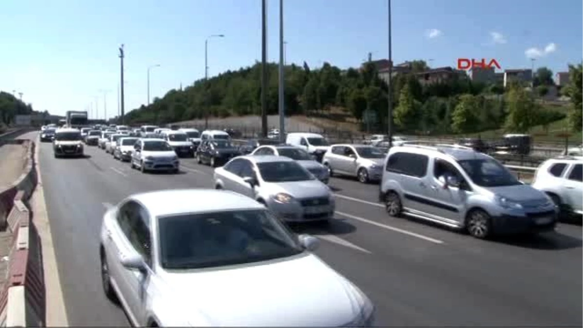 İstanbul\'da Bayramda Trafik Kilitlendi