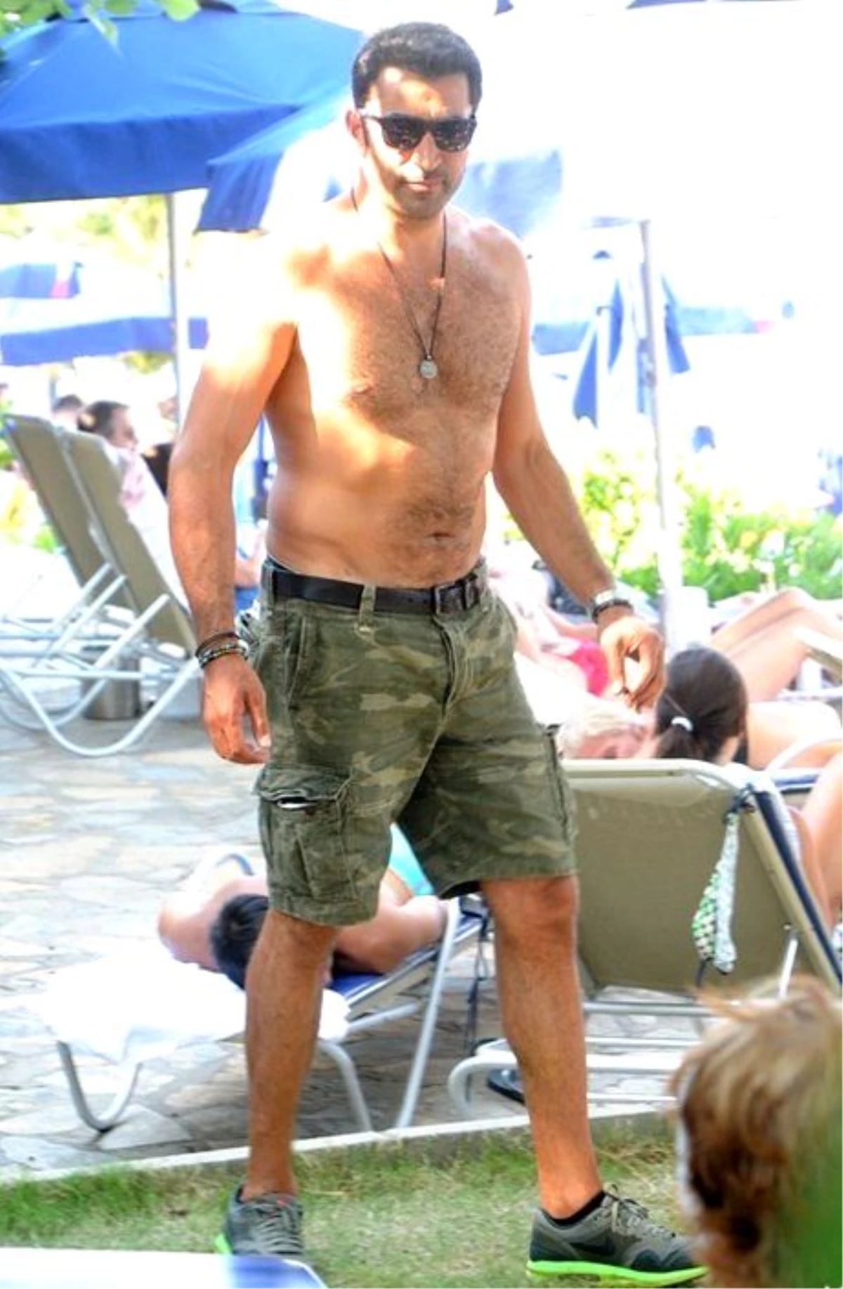 Kenan İmirzalıoğlu Tatiline Sinem'siz Devam Ediyor