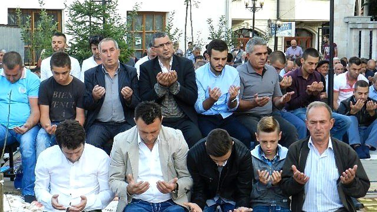 Kosovalılar Ramazan Bayramı\'nı Coşku İçinde Karşıladı