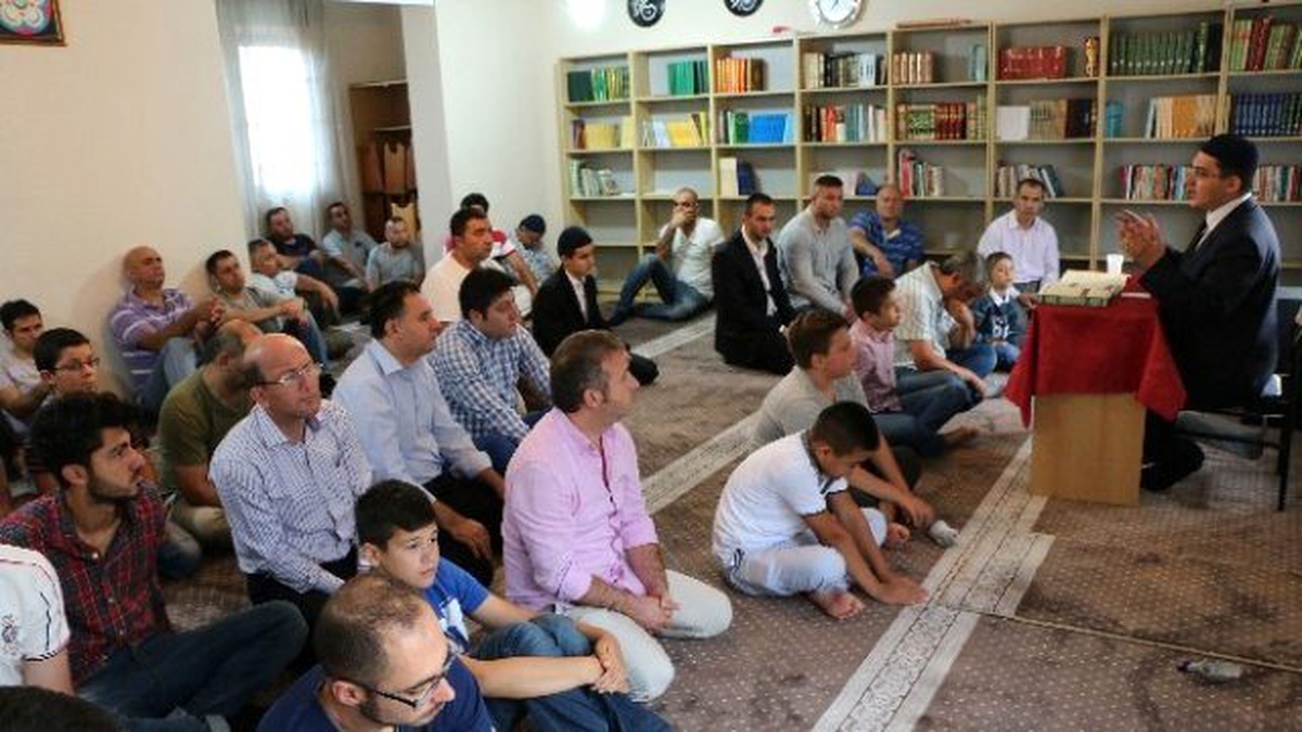 Macaristan\'da Müslümanlar Bayram Namazında Buluştu