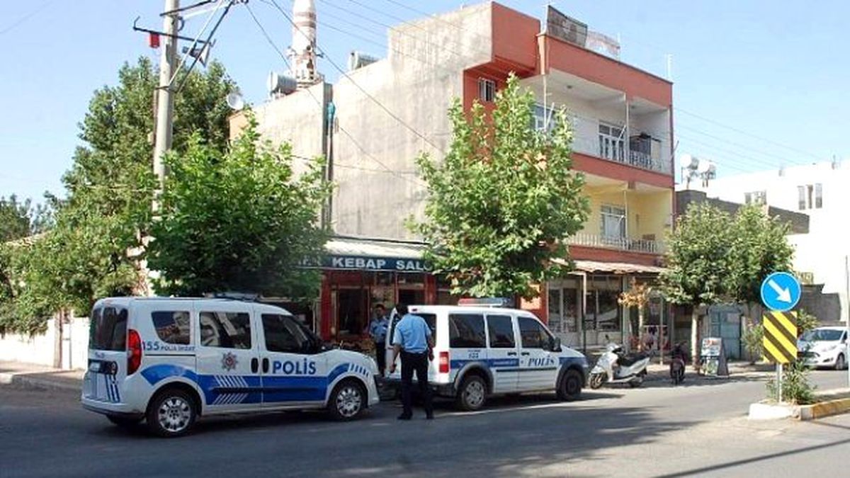Madde Bağımlısı Şahıslar Esnafa Saldırdı