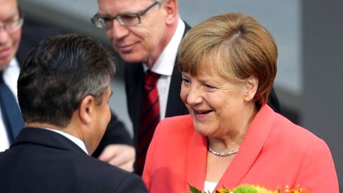 Merkel: "Kurtarma Paketi Müzakerelerini Yürütmezsek Sorumsuzluk Olur"
