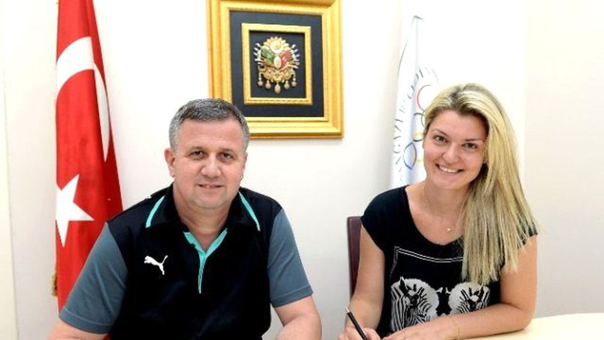 Milli Hentbolcu Seda, Osmangazi'ye İmza Attı