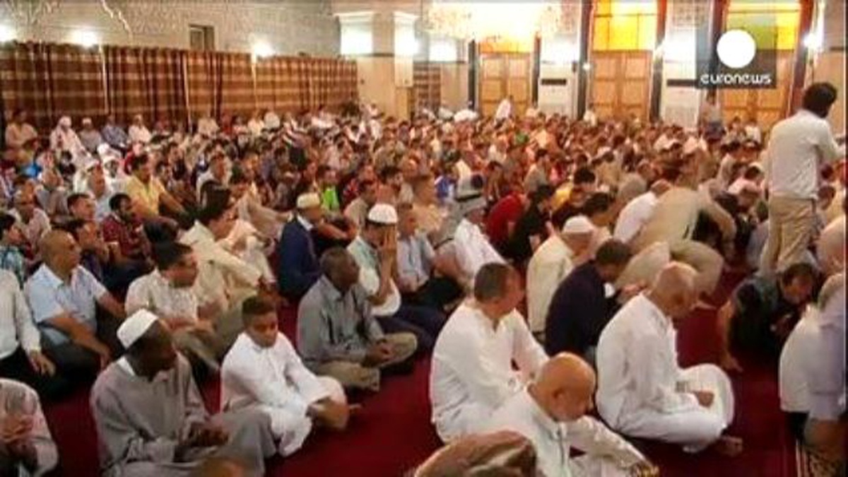 Müslümanlar Bayram Namazı İçin Bir Araya Geldi