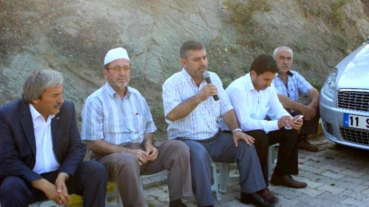 Osmaneli\'de Arife Günü Mezarlık Ziyaretleri