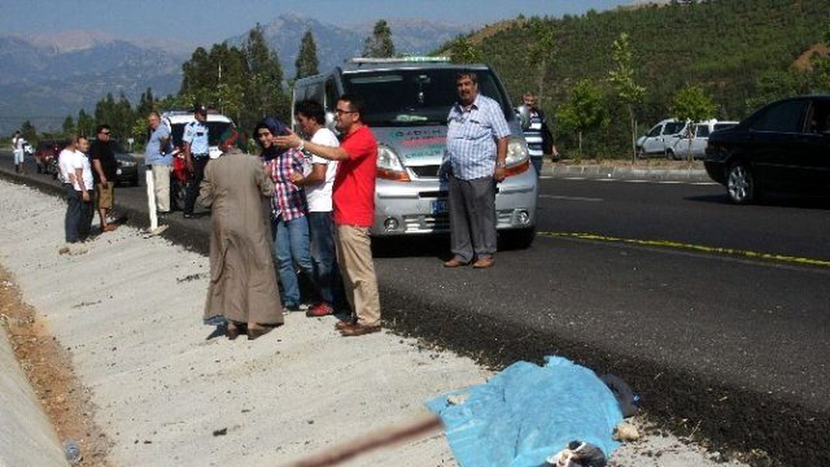 Otomobil Baba ve Oğluna Çarptı: 1 Ölü, 1 Yaralı