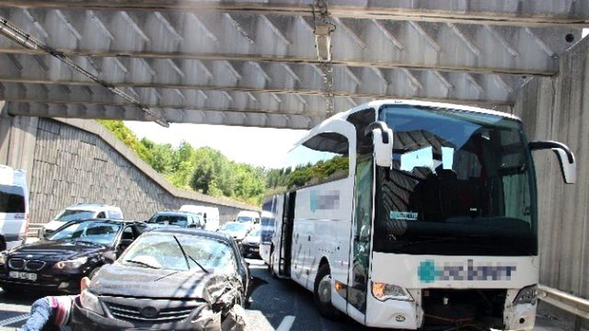 FSM Köprüsü Çıkışındaki Zincirleme Kaza Trafiği Felç Etti
