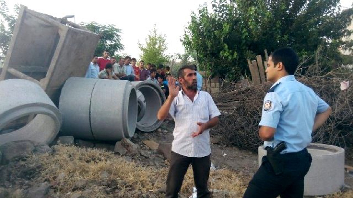 Şanlıurfa\'da Üzerine Kanalizasyon Borusu Düşen Çocuk Hayatını Kaybetti