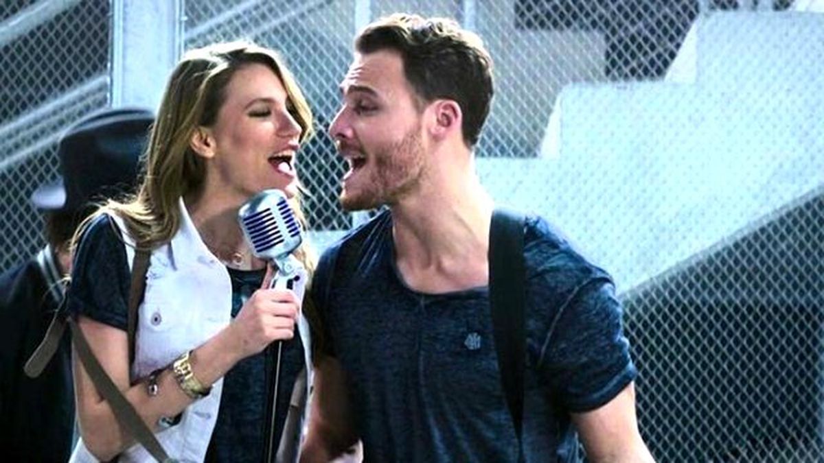 Serenay Sarıkaya ve Kerem Bürsin Aşkı Belgelendi