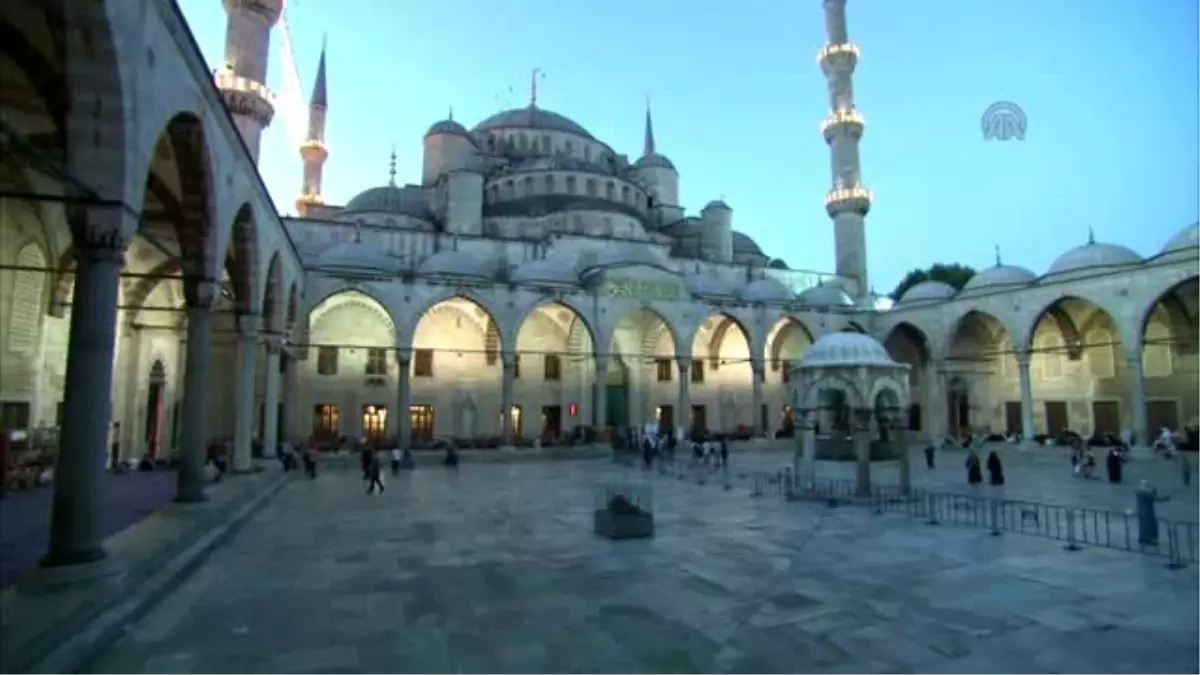 Sultanahmet Camisi\'nde Bayram Namazı