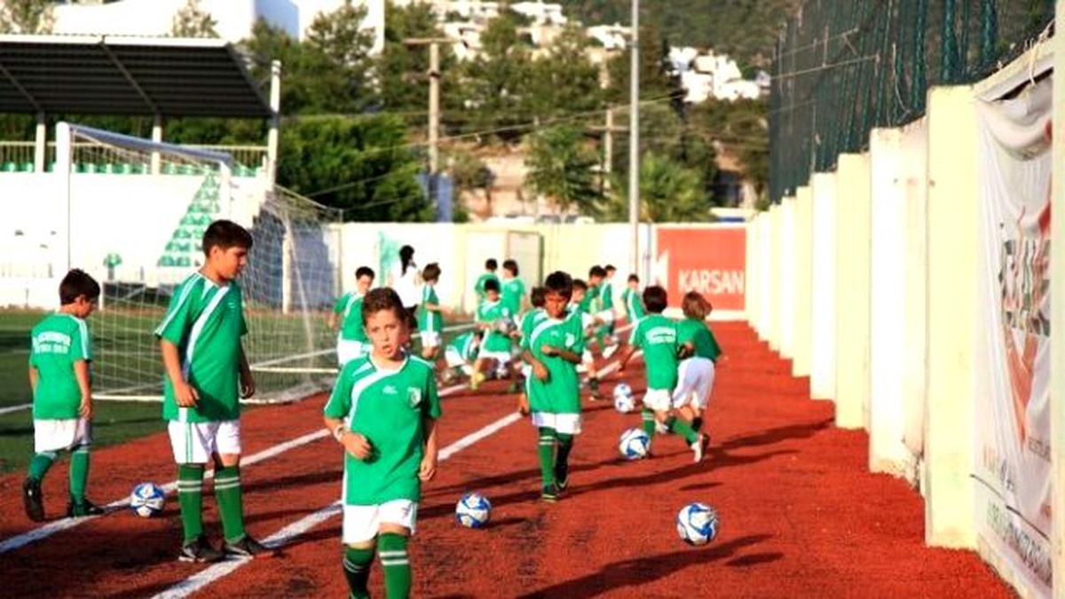 Tatilde Futbol Öğreniyorlar