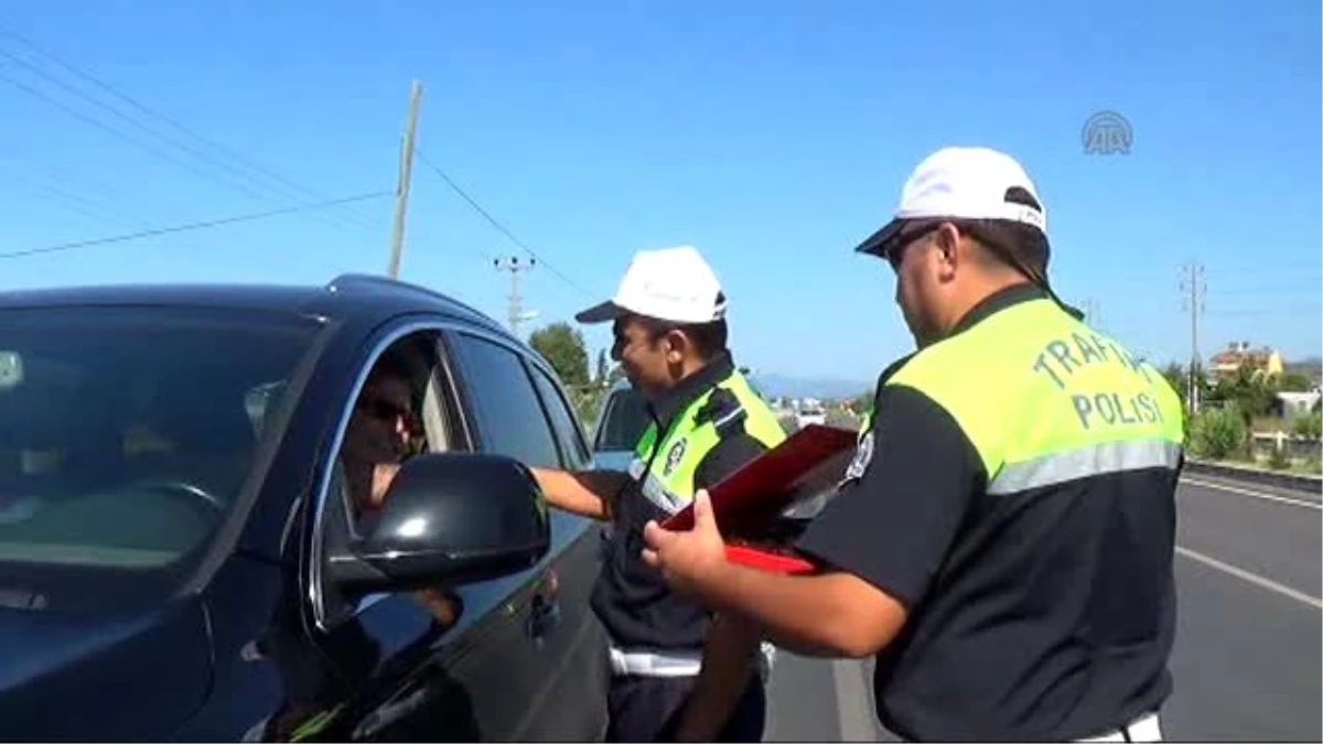 Trafik Polisinden Sürücülere "Şeker Molası"