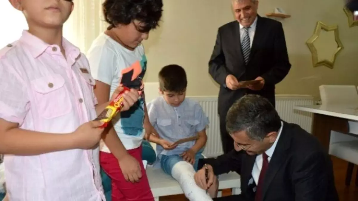 Vali Bektaş\'tan Bayramda İmzalı \'Geçmiş Olsun\' Dileği