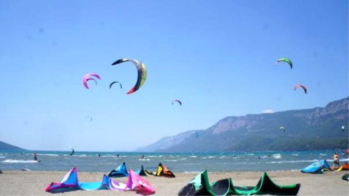 Adrenalin Tutkunlarının Adresi Akyaka Kitesurf Plajı