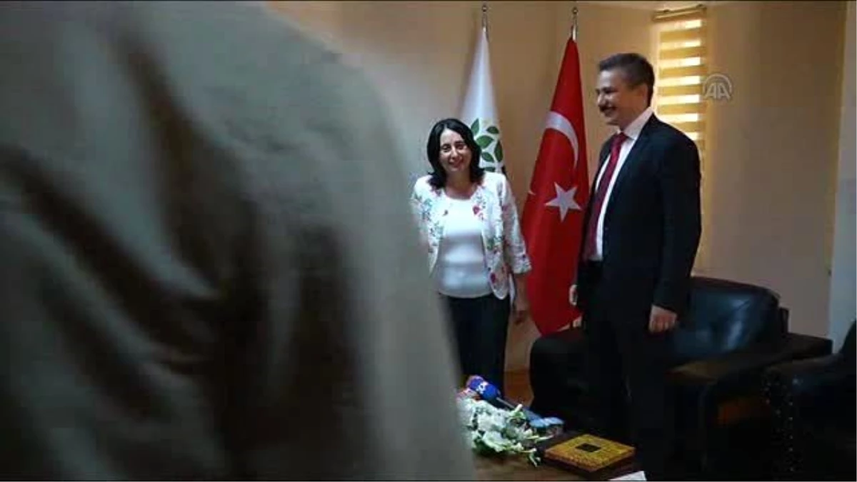 AK Parti Heyeti Hdp\'yi Ziyaret Etti