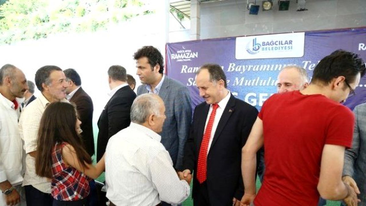 Bağcılar\'da Rengarenk Bayramlaşma