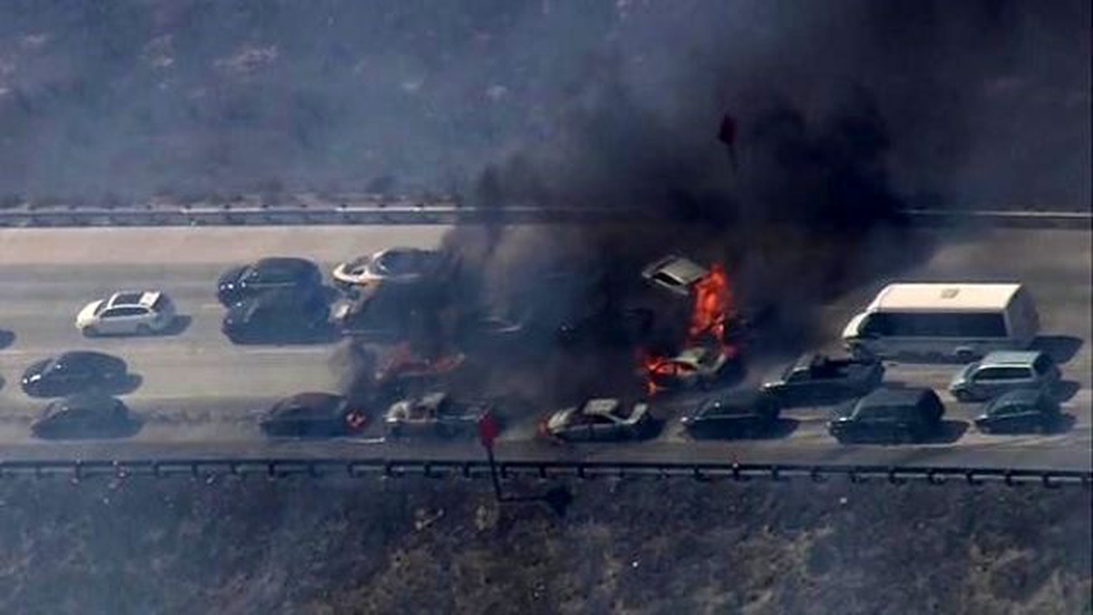 California Otoyolunda Korkutan Yangın