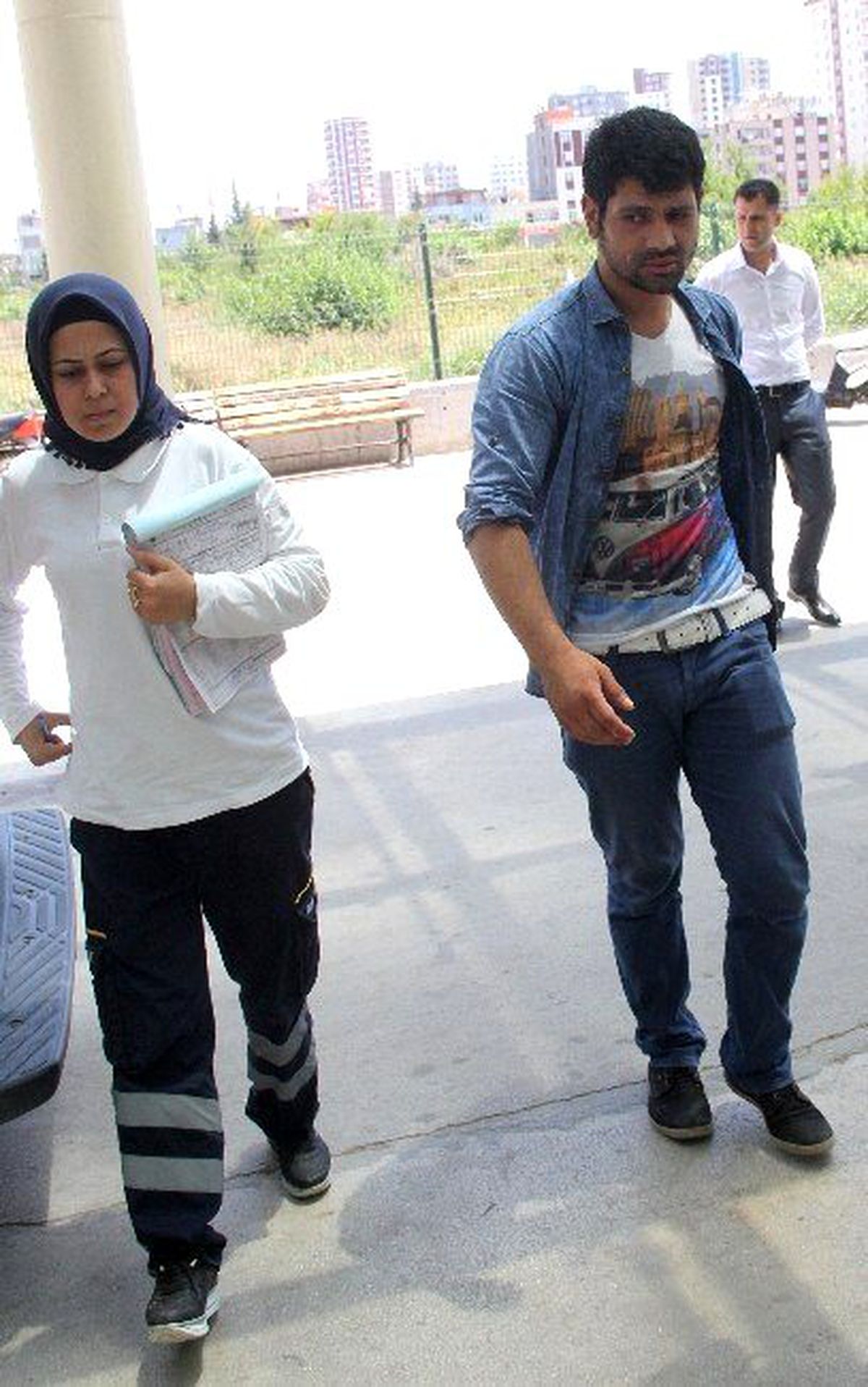 Çocuklarına Bayramlık Getiren Kocasını Bıçakladı