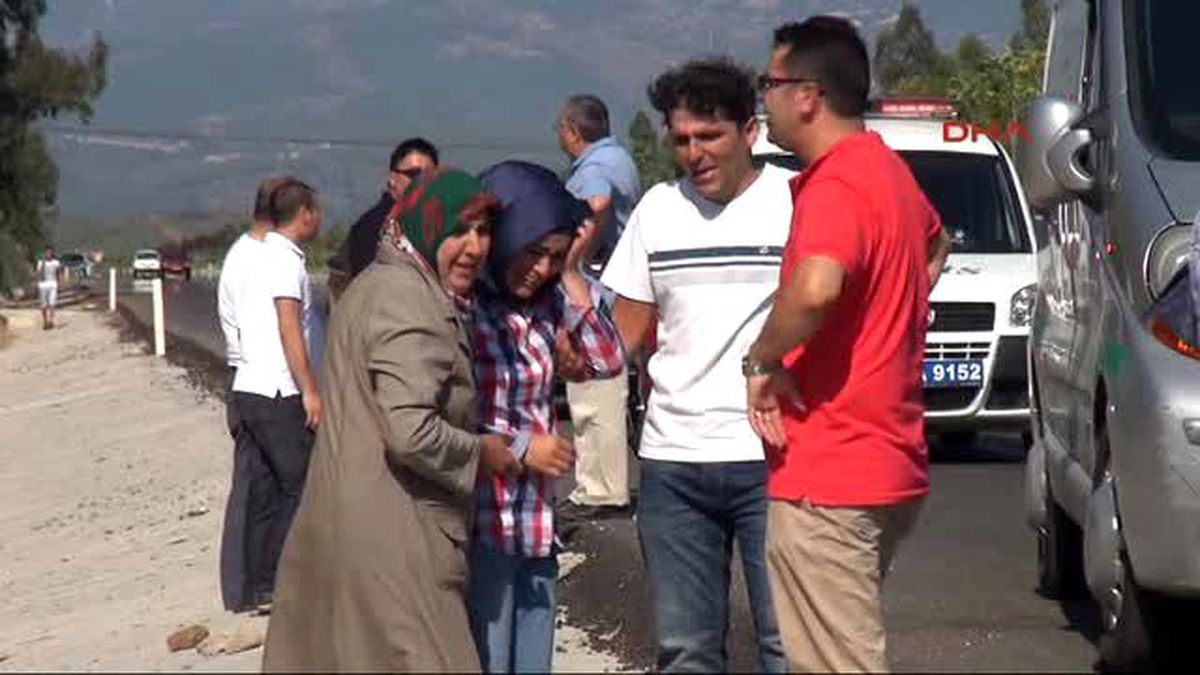 Fethiye - Güvenlik Şeridinde Otomobil Çarpan Baba Yaralandı, Oğlu Öldü