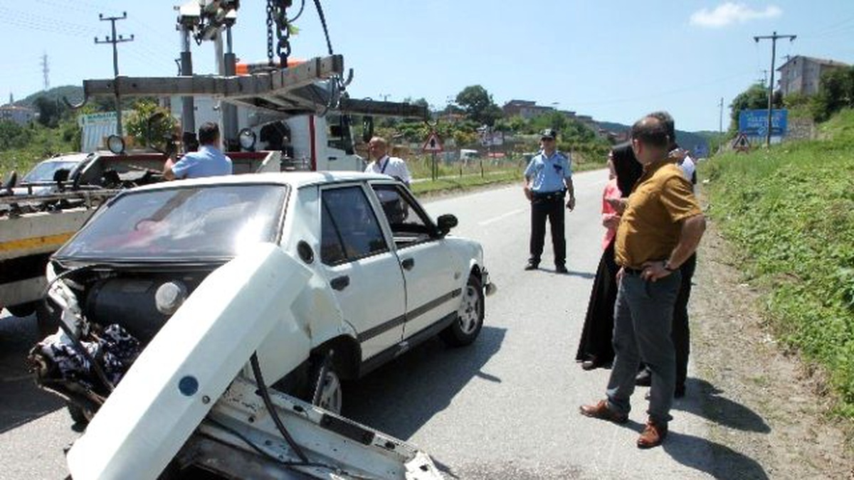 İki Otomobil Kafa Kafaya Çarpıştı: 2 Yaralı