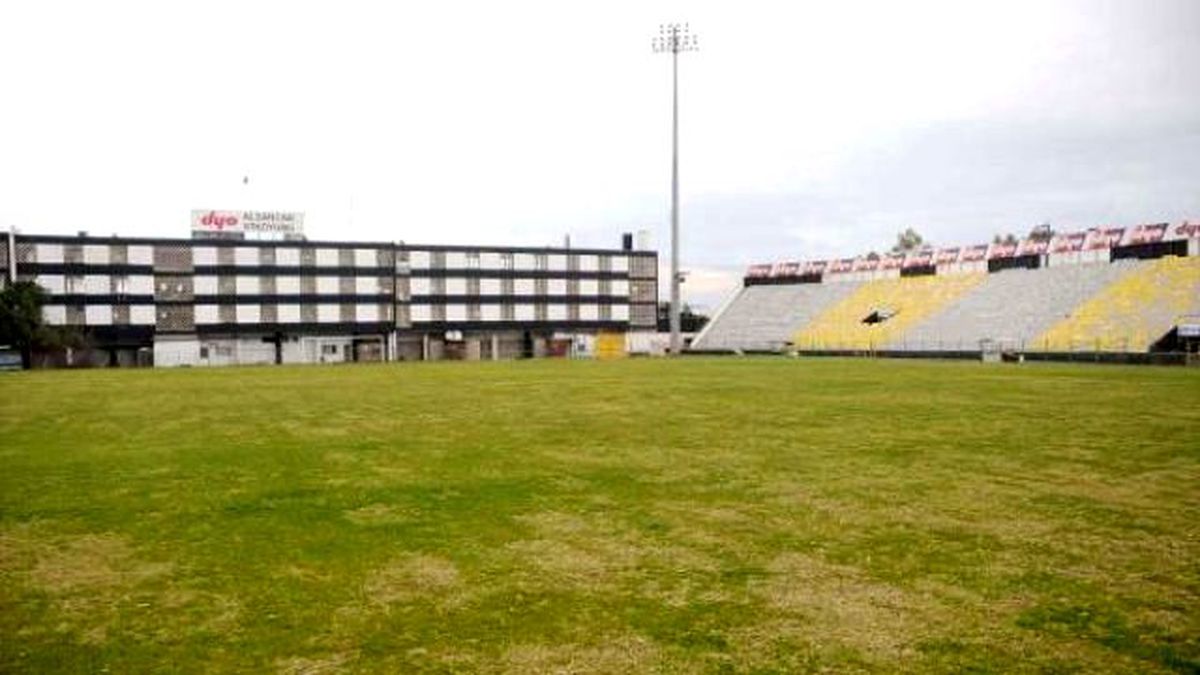 İzmir Alsancak Stadı\'nda Zemin Kabusu