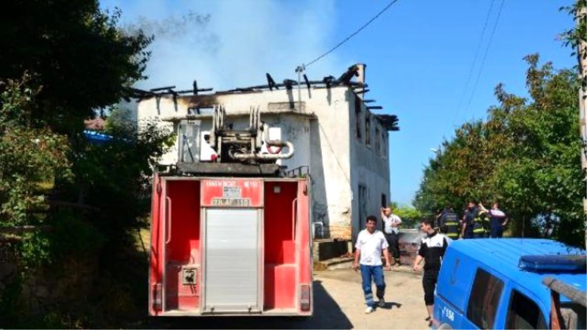 Karabük\'te Yemek Pişirirken Köy Konağı Yandı