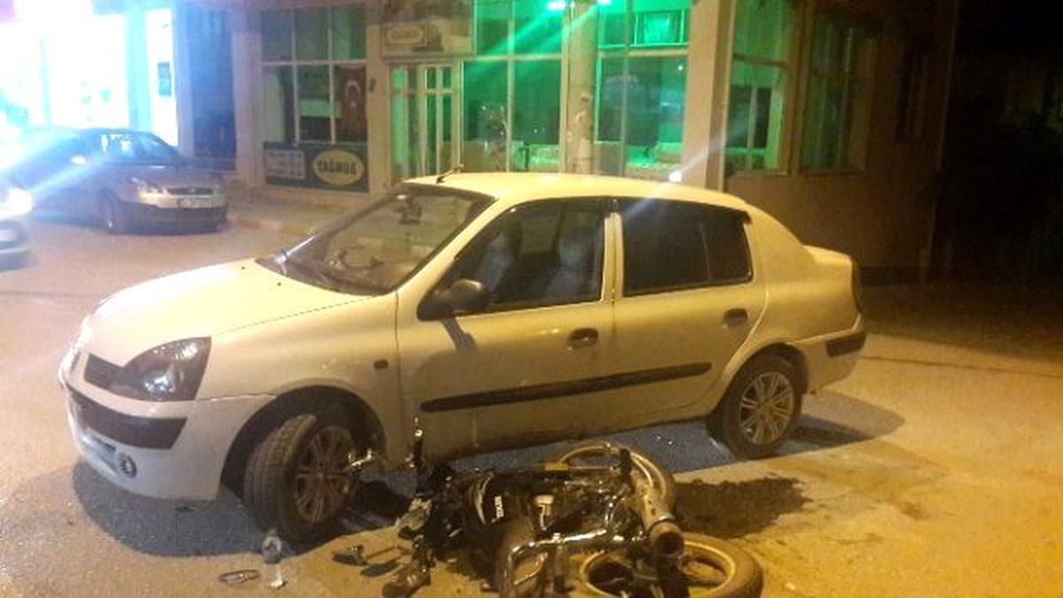 Kargı\'da Otomobil ile Motosiklet Çarpıştı: 1 Yaralı