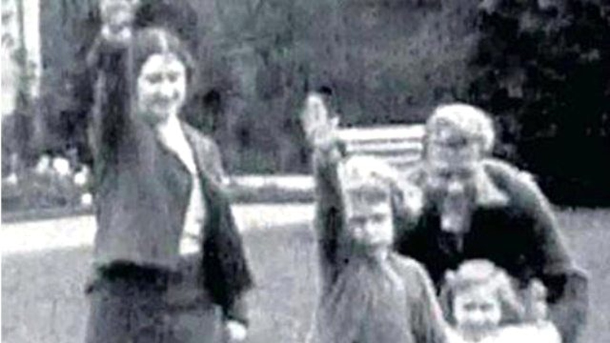 Kraliçe Elizabeth\'ten Nazi Selamı