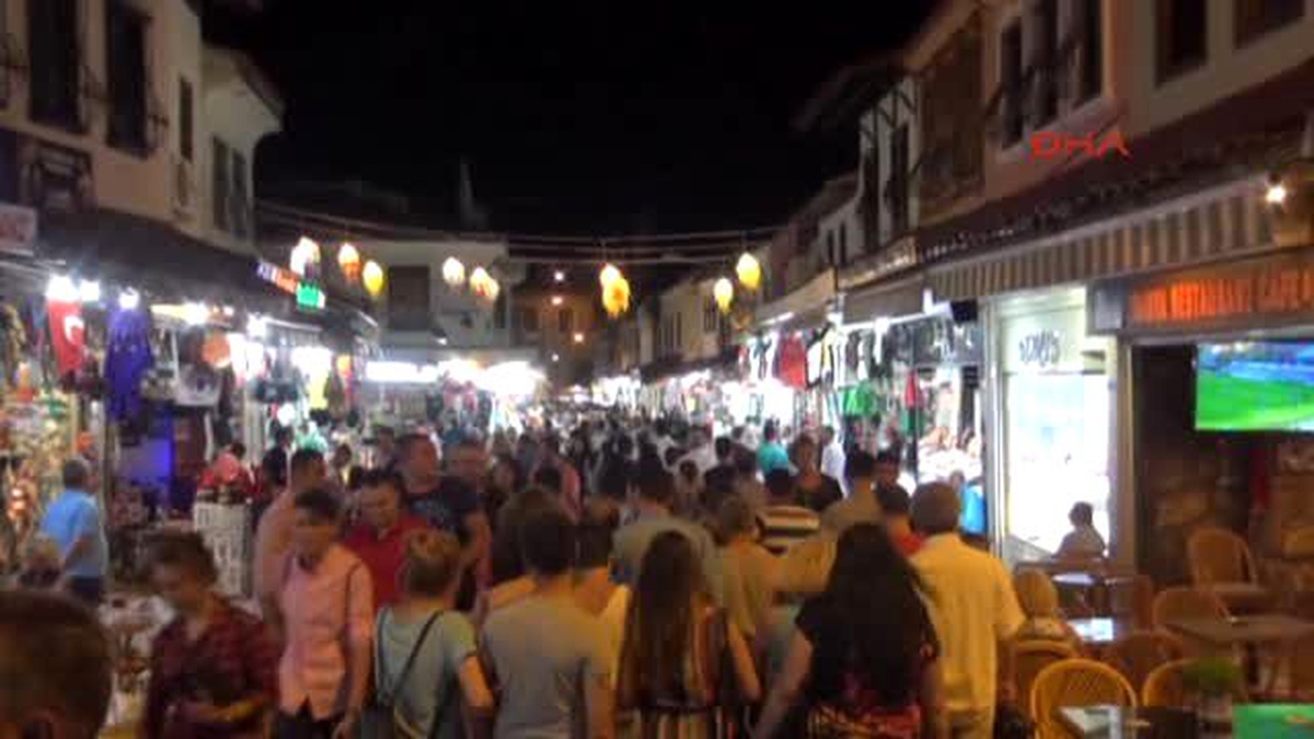 Kuşadası\'nda \'Bayram\' Havası