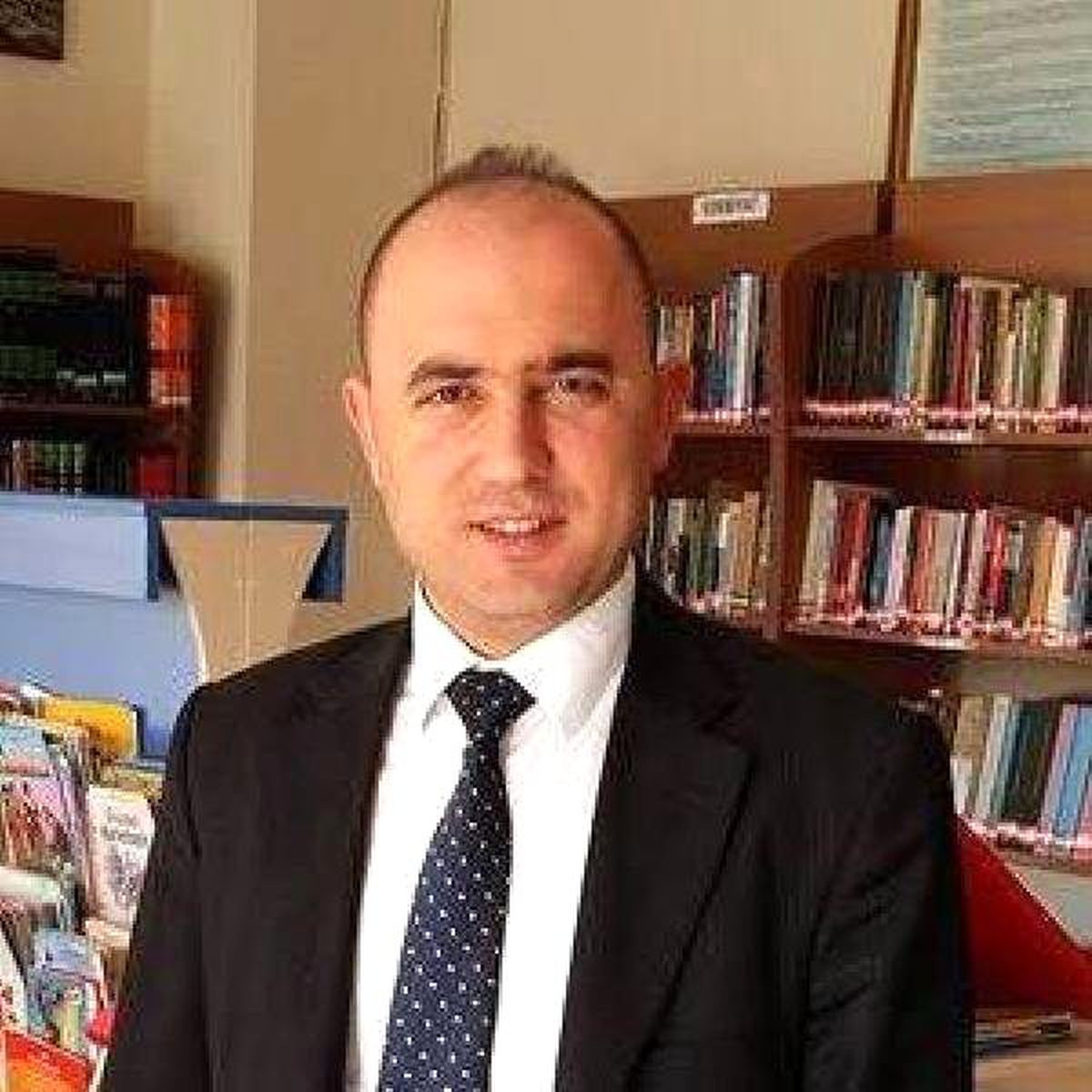 Kütüphane Müdürü Boğulmak Üzere Olan Oğlunu Kurtardı, Akıntıya Kapılınca Kendi Boğuldu