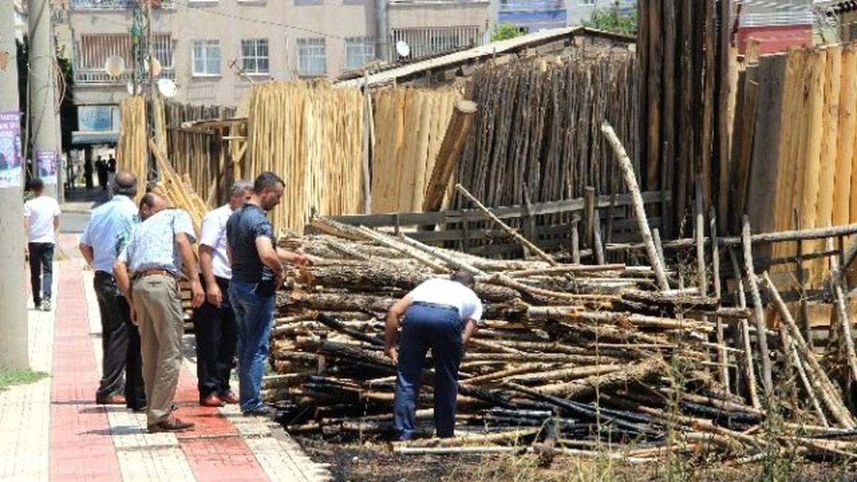 Odun Pazarında Çıkan Yangın Paniğe Neden Oldu