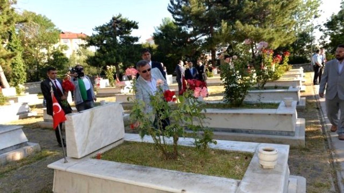 Protokolden Hava Şehitliği\'ne Ziyaret