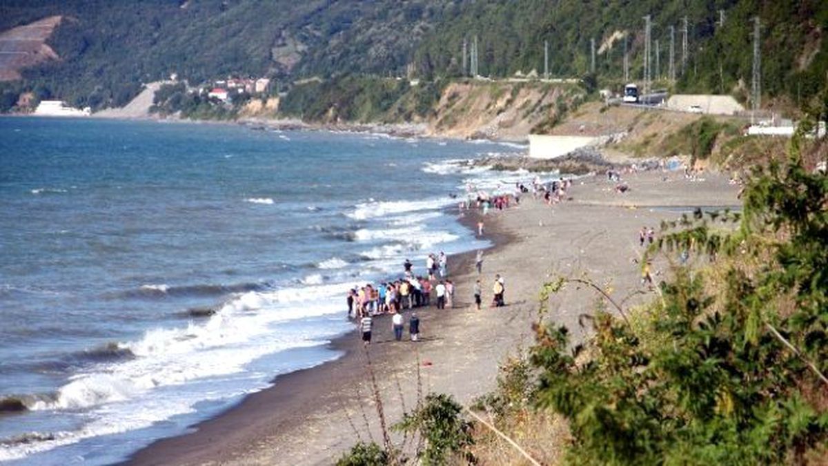 Serinlemek İçin Denize Giren Genç Boğularak Hayatını Kaybetti
