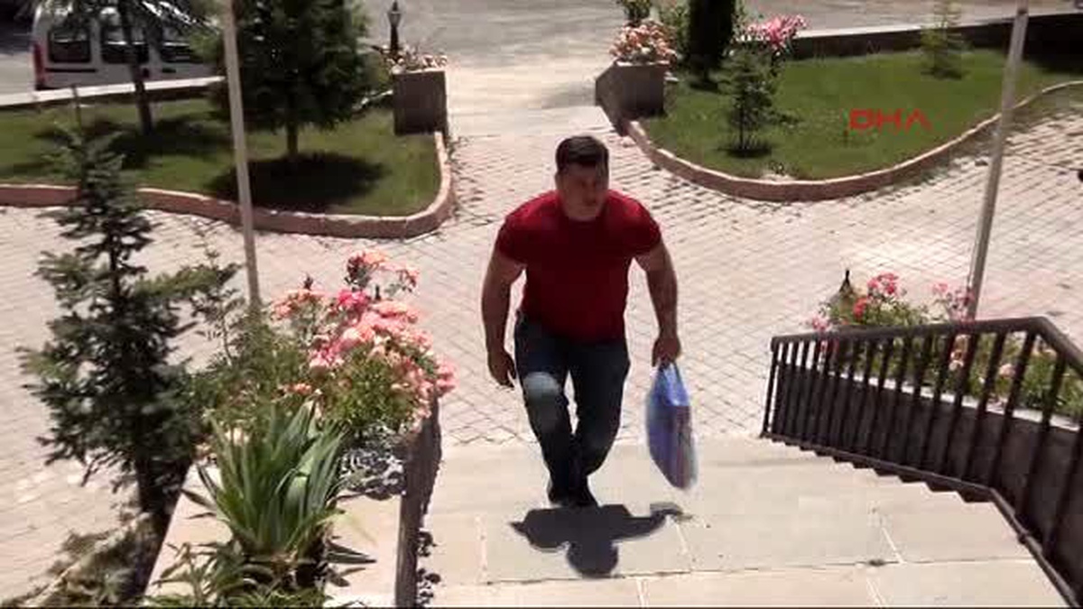 Yozgat Dünya Şampiyonu Güreşçi Kayaalp\'ten Huzur Evi Ziyareti