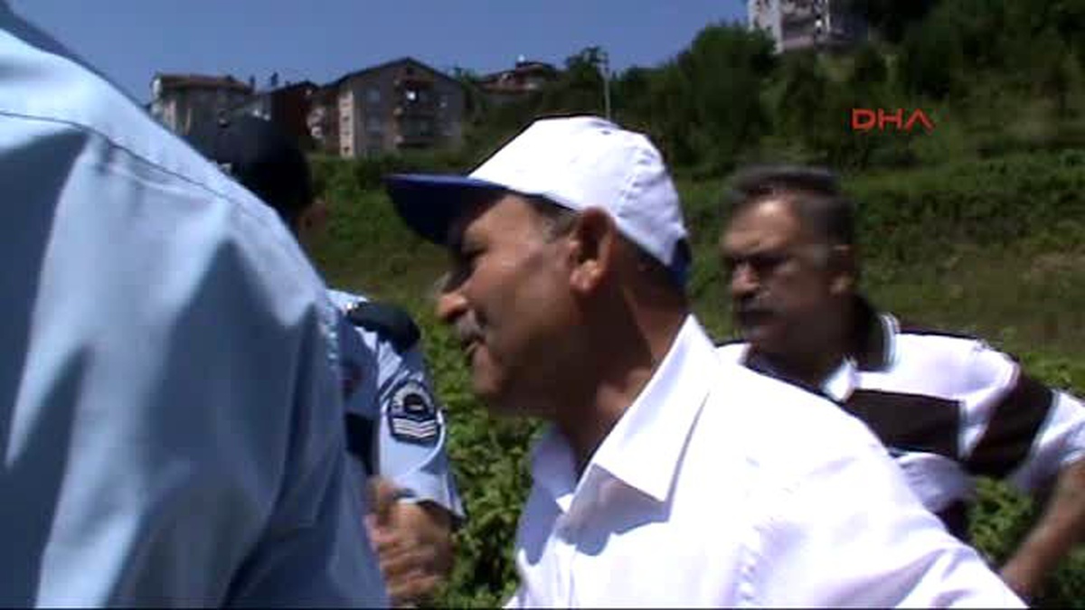 Zonguldak\'ta İki Otomobil Çarpıştı: 2 Yaralı