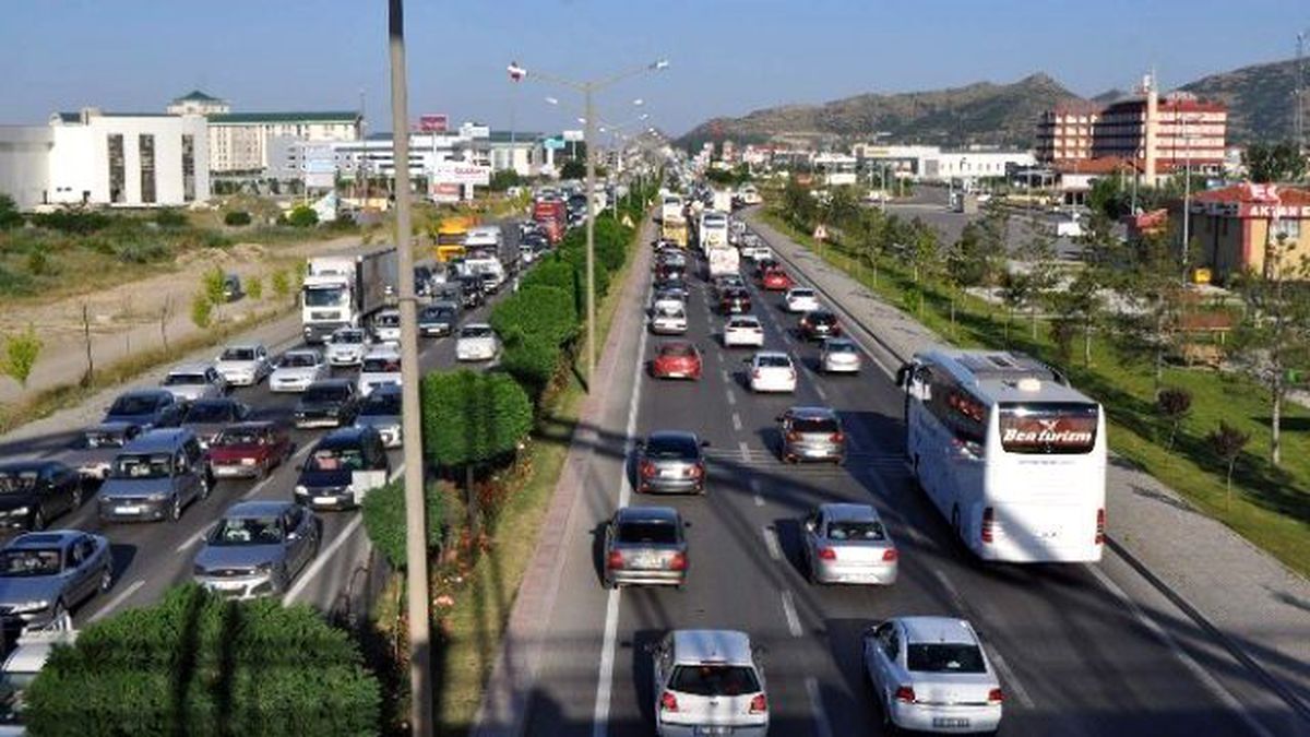 Afyonkarahisar\'da Trafik Yoğunluğu