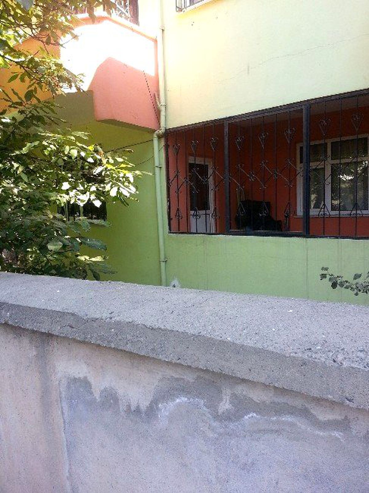 AK Parti İl Encümeni\'nin Evine Molotoflu Saldırı