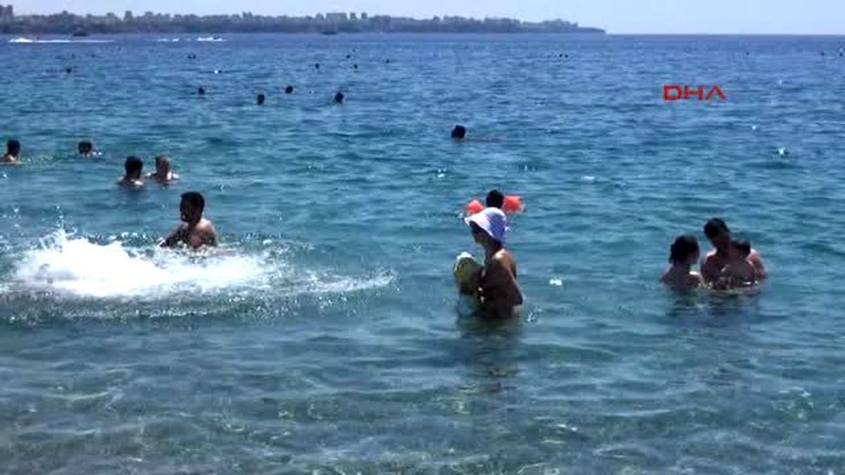 Antalya - Konyaaltı Sahilinde Bayram Bereketi