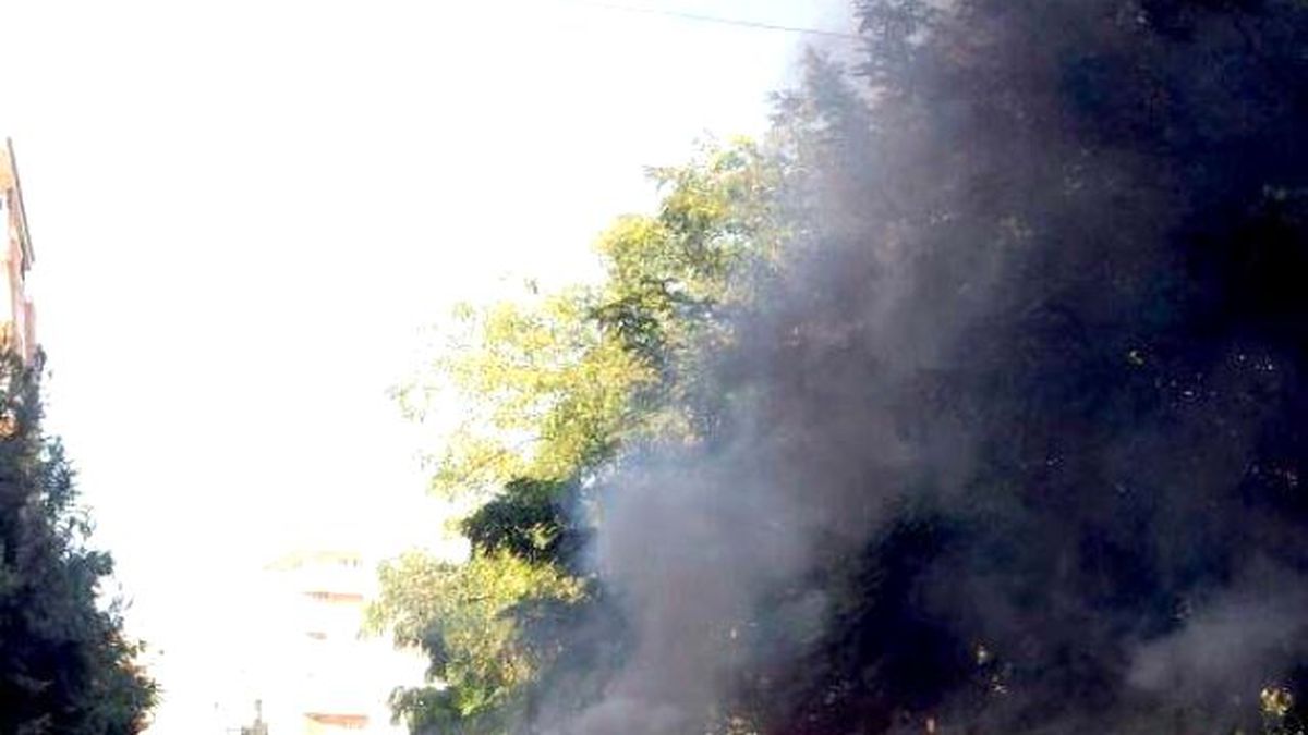 Batman\'da Polis, Aniden Yanan Aracına Yangın Tüpüyle Müdahale Etti