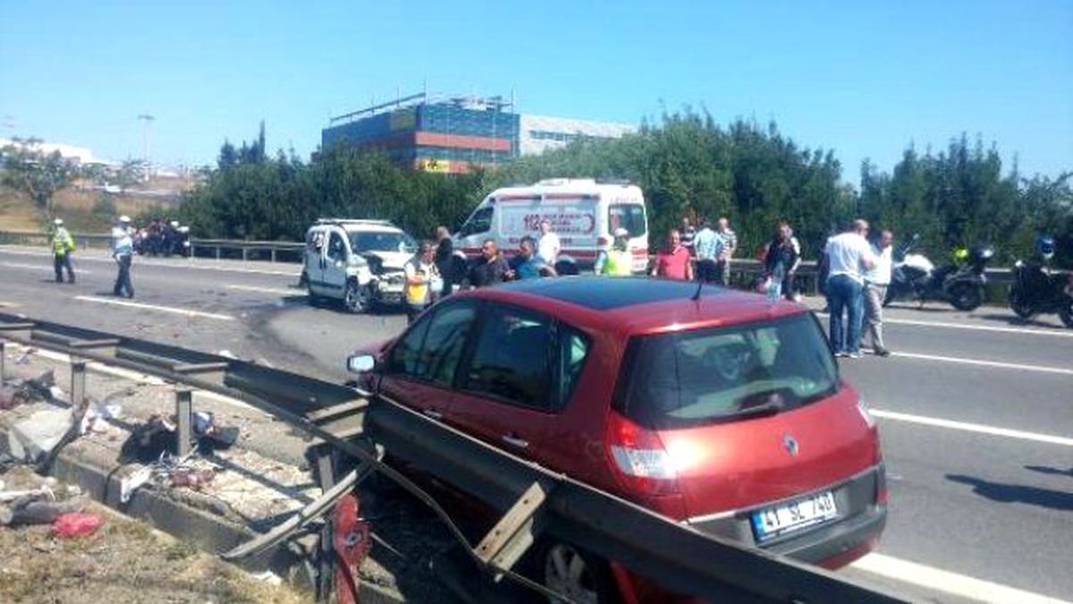 Camı Açan Kızını Uyarırken Kaza Yaptı