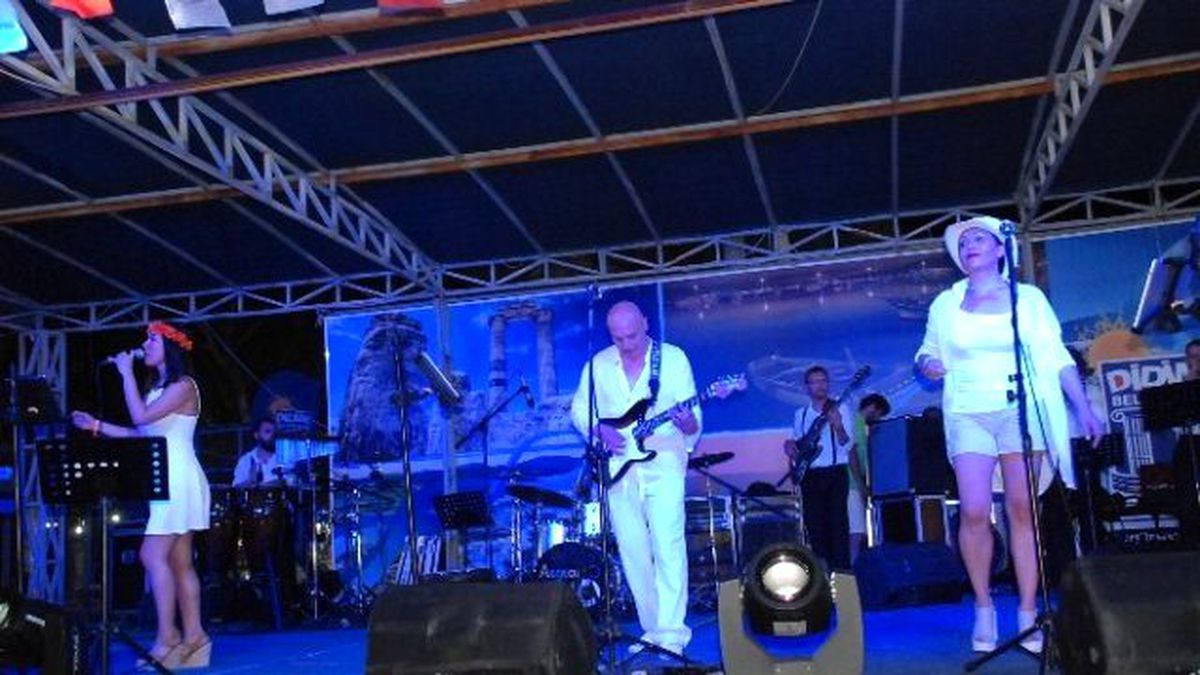 Didim Belediyesi Akbük\'te Konser Düzenledi